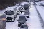 kø i snevejr på motorvej
