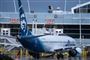 fly holder ved gate i lufthavn