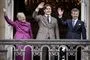 royal familie på balkon
