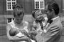 1969: Der er kun et år mellem kronprinsen og prins Joachim. Om sine sønner har dronningen sagt, at det er godt, at de ser så forskellige ud. Når den ene har et rundt hoved med mørkt hår, og den anden et langt smalt hoved med lyst hår, så bliver de ikke så ofte sammenlignet.