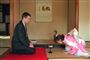 1997: Teceremoni i Yokohama, Japan. Tre huller i de kongeblå sokker går ikke ubemærket hen.