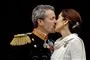 Kong Frederik og dronning Mary kysser