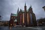 en domkirke på en plads
