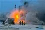brand ved nogle bygninger i sneen