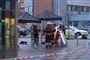 politi til stede på torv