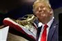 Trump med en gylden sko