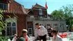 udeservering foran et hotel