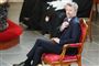 kong frederik sidder i stol 