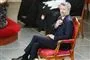 kong frederik sidder i stol 