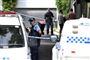 Politifolk på en afspærret gade i Australien