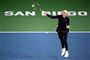 Caroline Wozniacki sender en flugter afsted mod Anna Blinkova i første runde af WTA-turneringen i San Diego.