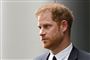Prins Harry sammenbidt i profil.