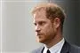 Prins Harry sammenbidt i profil.