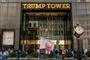 Trump på en plakat foran Trump Tower