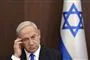 Mand ved israelsk flag
