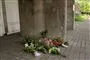 blomster foran bygning