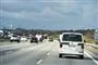 varebil på motorvej 