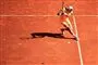 tennisspiller i aktion på banen