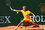 tennisspiller i aktion på banen