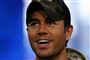 Enrique Iglesias smidt på porten