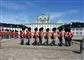 Fredensborg Slot med gardere foran
