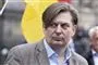 En mand med sideskildning.