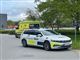 politibil og ambulance på vej