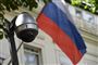 Det russiske flag hænger ved indgangen til det russiske konsulat i London i juli 2020. (Arkivfoto).