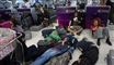 Turister strandet i Suvarnabhumi-lufthavnen i Bangkok Foto: AP/David Longstreath / POLFOTO