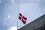 Dannebrog på halv i en flagstang