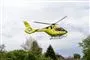 en lægehelikopter i luften