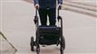 Mand med rollator
