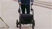 Mand med rollator