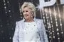 Birthe Kjær smiler på en scene
