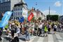 Med Nyhavn i baggrunden ses demonstranter her bevæge sig gennem de københavnske gader søndag eftermiddag, mens de opfordrer borgere og politikere til at gøre mere for klimaet.