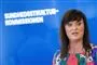 en mørkhåret politiker på talerstolen