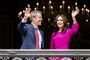 Kong Frederik og dronning Mary vinker