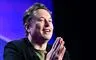 Elon Musk med foldede hænder