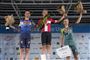 tre cykelryttere på sejrsskamlen