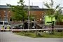 Politi og afspærring ved sygehuset.