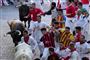 Under den omdiskuterede San Fermin-festival i den spanske by Pamplona, som er kendt for sine tyreløb, jages tyre på op mod 600 kilo hver morgen 825 meter gennem byens smalle gader mod arenaen, hvor der hver aften afholdes tyrefægtning.