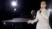 Celine Dion synger