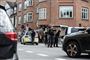 Politiet er til stede på Falkoner Allé på Frederiksberg mandag aften. En person er ramt af skud og ført på hospitalet.