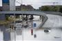 Kraftig regn ramte Lyngbyvejen i København søndag, hvor adskillige biler stod næsten helt under vand.