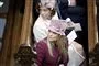 Caroline Fleming med en stor rosa hat.
