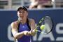 Caroline Wozniacki mærkede stivhed i ryggen mod Jessika Ponchet, men ikke mere end at hun kunne vinde ganske nemt.