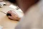 hånd på computermus