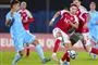 fodboldspillere i aktion 
