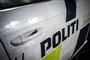 Politibil holder på vej 