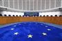 et EU-flag i en retssal